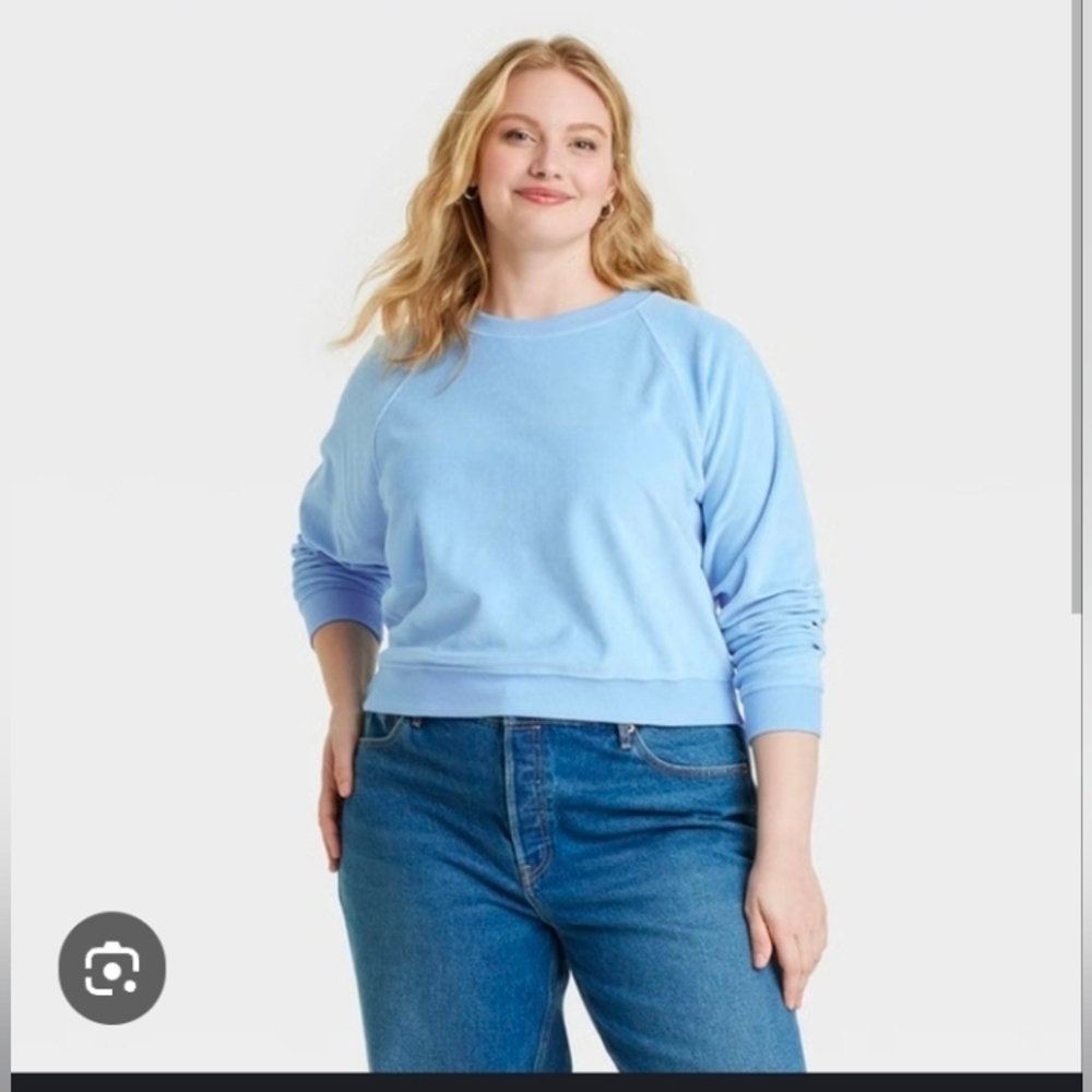 Universal Thread Women's Velour Pullover Leisure Studio Sweatshirt Sky Blue